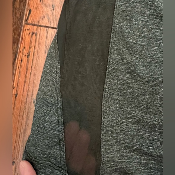 LULULEMON RUN OFF ROUTE RUNNING TANK, size 6 - Picture 5 of 8